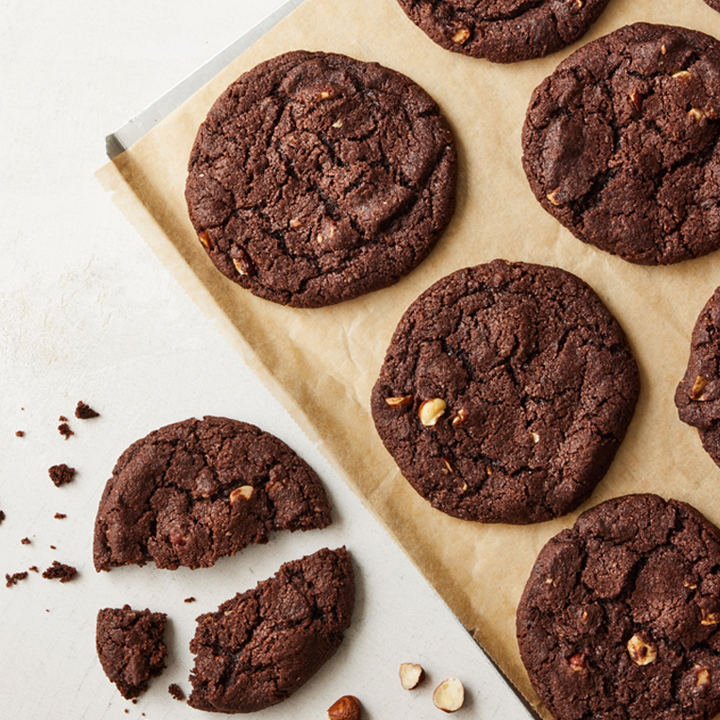 Dark crispy cookies