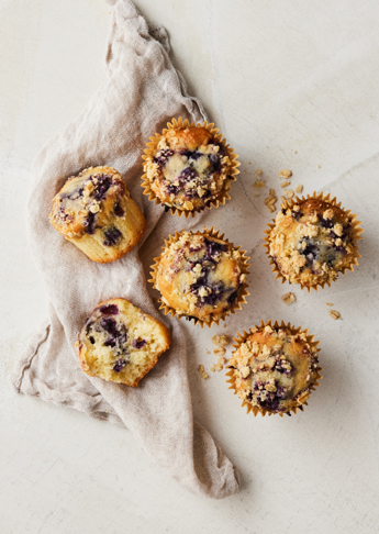 vegan American style muffins with blueberries and crumble