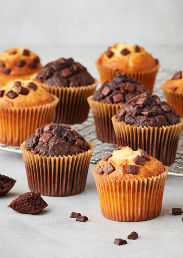 Muffins med og uden chokolade